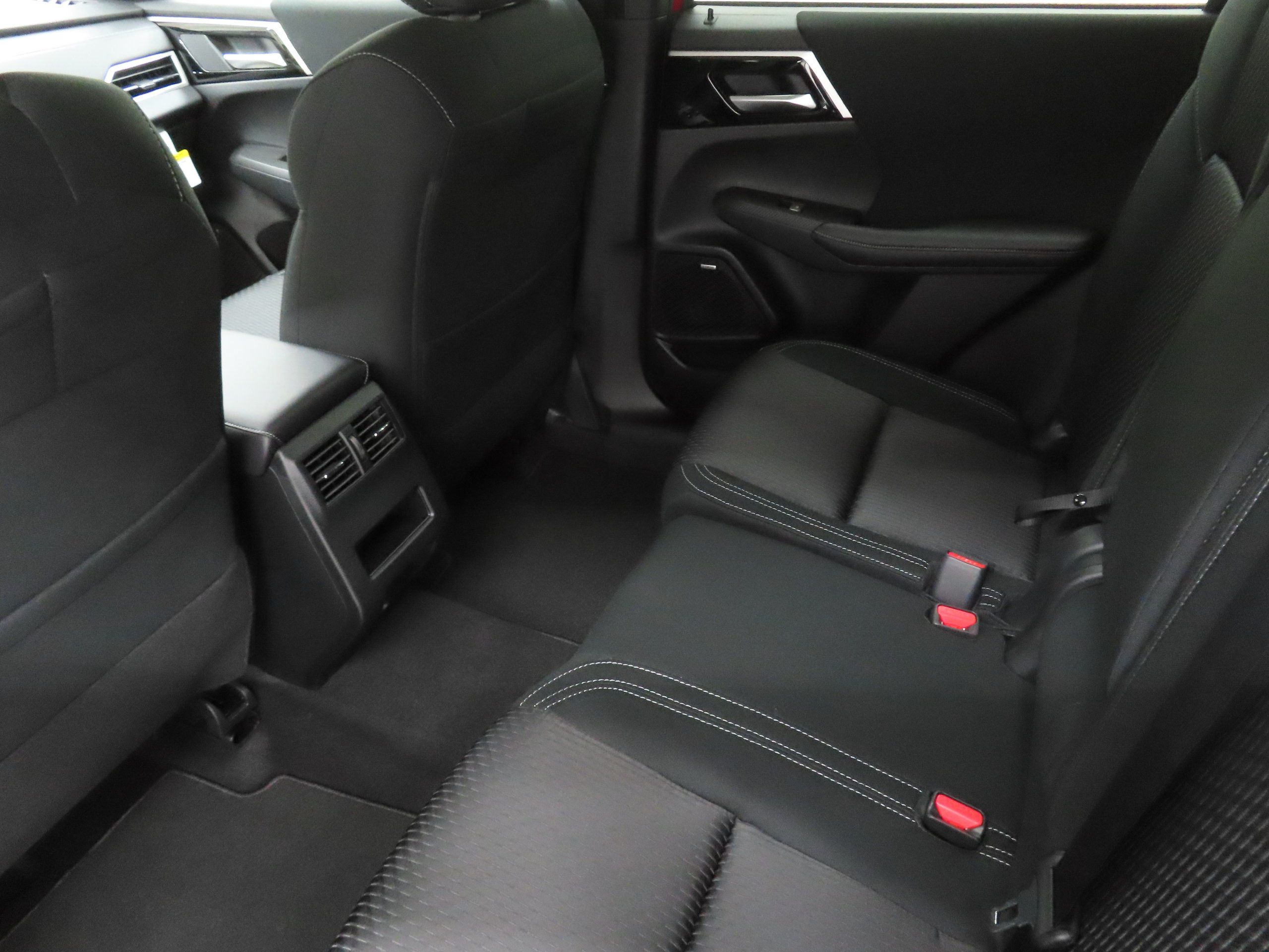 New 2026 Mitsubishi Outlander ES FWD image 22