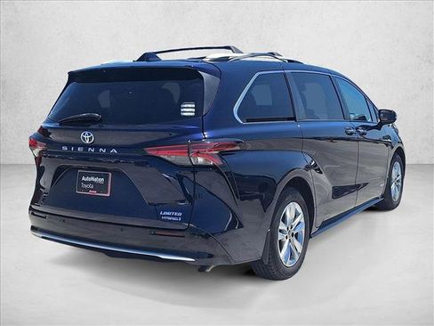 Used 2021 Toyota Sienna Limited FWD image 5
