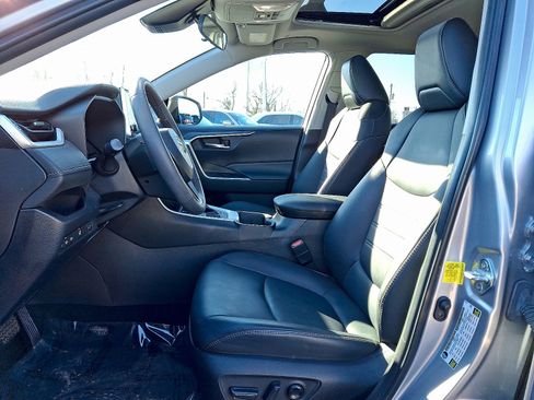 Used 2023 Toyota RAV4 XLE Premium image 14