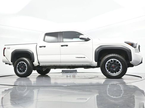 Used 2024 Toyota Tacoma TRD Off-Road AWD/4WD image 43