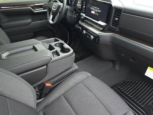 New 2026 GMC Sierra 1500 SLE w/ Preferred Package AWD/4WD image 16