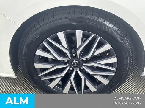 Used 2025 Nissan Altima 2.5 SV FWD image 14