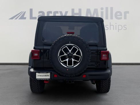 Used 2025 Jeep Wrangler Unlimited Rubicon w/ Steel Bumper Group image 4