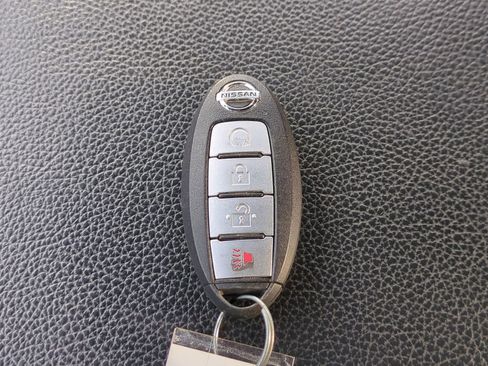 Used 2019 Nissan Titan SL w/ Midnight Edition image 30