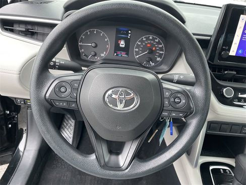 Used 2023 Toyota Corolla Cross L image 16