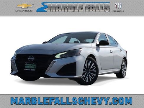 Used 2024 Nissan Altima 2.5 SV image 1