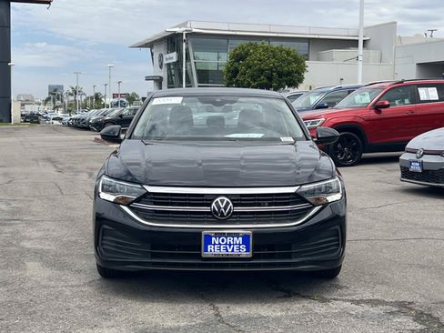 Certified 2024 Volkswagen Jetta SE FWD image 4