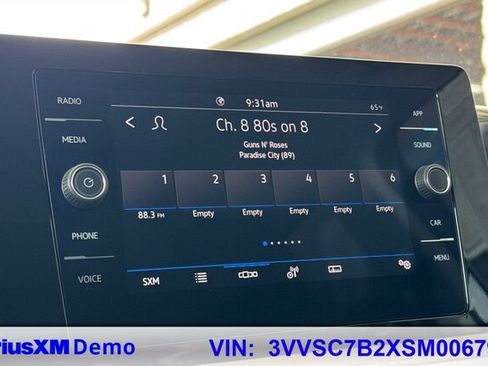 Used 2025 Volkswagen Taos SE FWD image 28