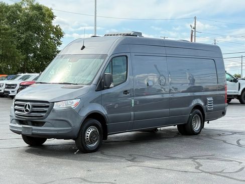 Used 2021 Mercedes-Benz Sprinter 4500 image 8