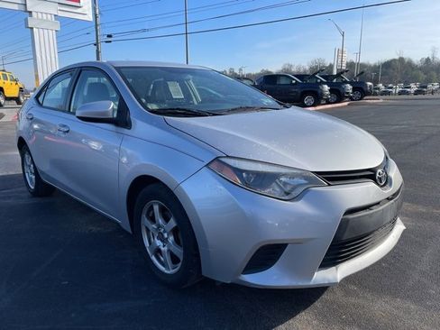 Used 2014 Toyota Corolla LE image 2