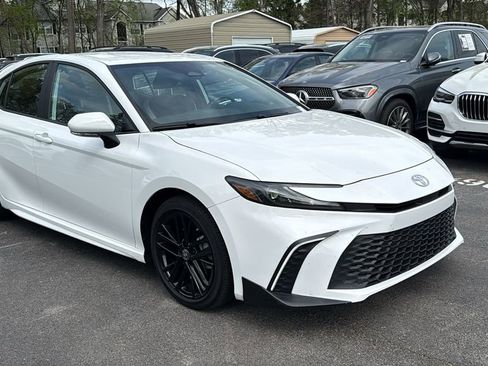Used 2025 Toyota Camry SE w/ Convenience Package FWD image 2
