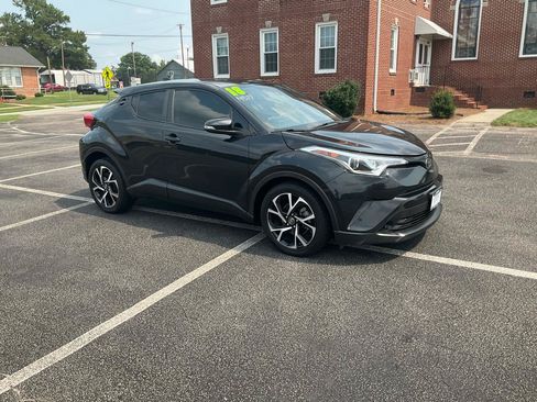 Used 2018 Toyota C-HR XLE FWD image 2