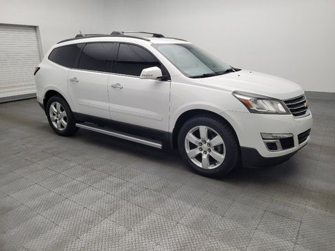 Used 2017 Chevrolet Traverse LT w/ Style and Technology Package image 11