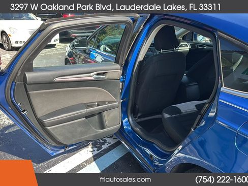 Used 2017 Ford Fusion SE FWD image 21