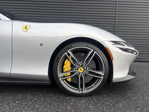 Used 2022 Ferrari Roma RWD image 9
