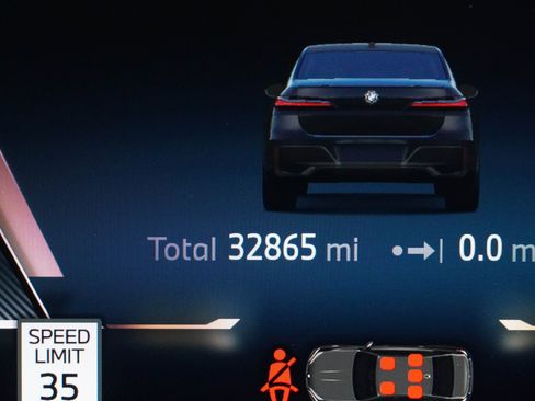 Certified 2023 BMW 740i RWD image 22