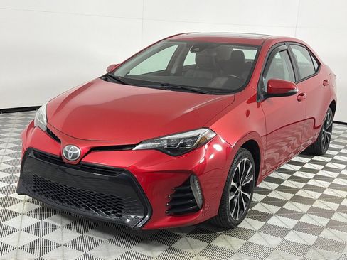 Used 2017 Toyota Corolla SE w/ SE Premium Package image 11