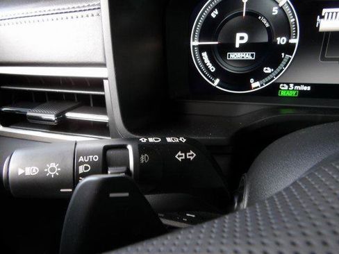 New 2025 Mitsubishi Outlander SE image 32