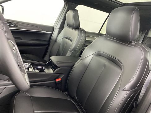 New 2025 Jeep Grand Cherokee L Limited w/ Black Appearance Package image 15