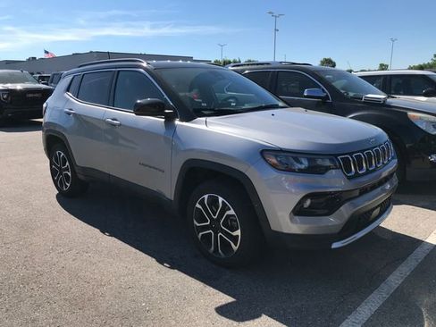 Used 2024 Jeep Compass Limited AWD/4WD image 10