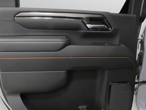 Used 2025 GMC Sierra 2500 AT4 w/ AT4 Premium Plus Package image 25