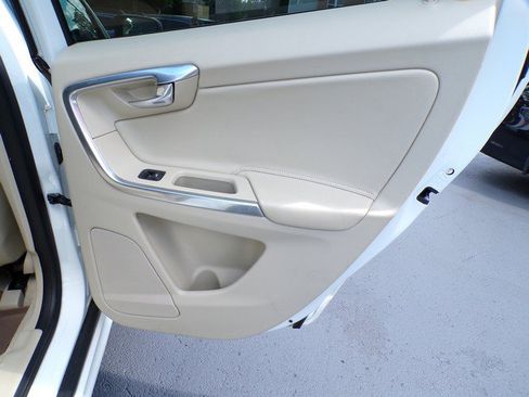 Used 2015 Volvo XC60 T6 AWD/4WD image 21