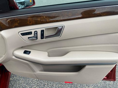 Used 2016 Mercedes-Benz E 350 4MATIC Sedan image 26