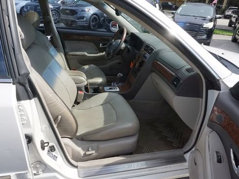 Used 2004 Hyundai XG350 L FWD image 3