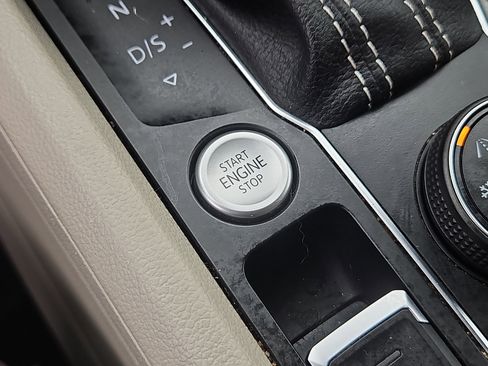 Used 2022 Volkswagen Atlas SE image 16