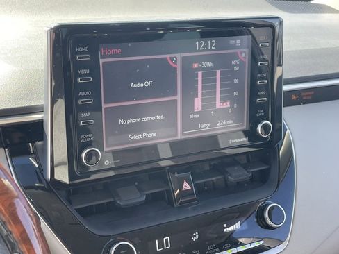 Used 2021 Toyota Corolla LE image 5