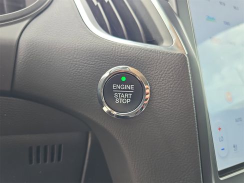 Certified 2023 Ford Edge Titanium image 24