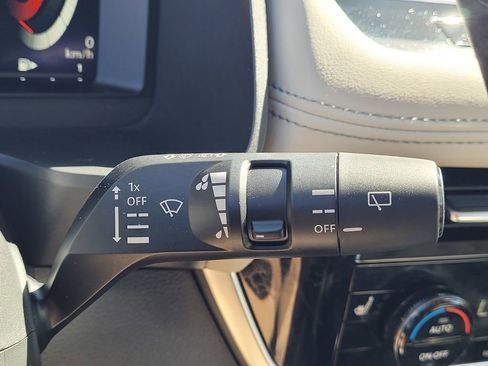 Used 2024 Nissan Rogue SL w/ SL Premium Package image 16