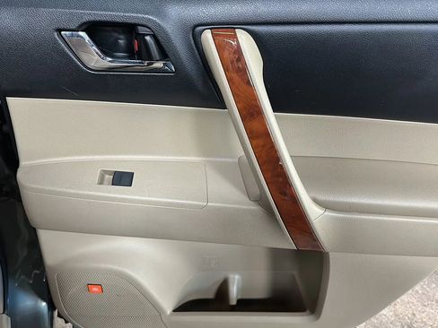 Used 2013 Toyota Highlander Limited image 17