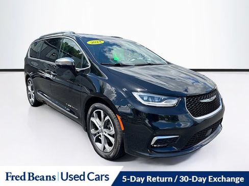 Used 2024 Chrysler Pacifica Pinnacle FWD image 1