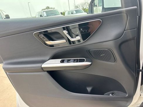 Used 2024 Mercedes-Benz GLC 300 image 18