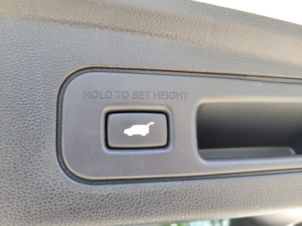 Certified 2025 Acura MDX w/ Technology Package FWD image 9
