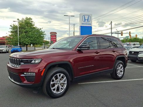 Used 2022 Jeep Grand Cherokee Limited AWD/4WD image 3