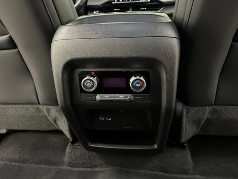 Used 2025 Buick Enclave Preferred AWD/4WD image 28