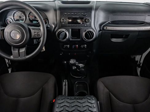 Used 2018 Jeep Wrangler Sport AWD/4WD image 13