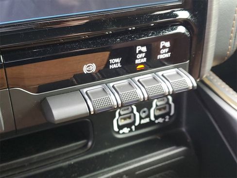 Used 2024 RAM 2500 Limited image 35