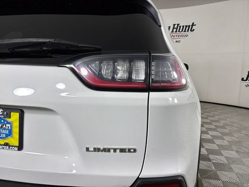 Used 2019 Jeep Cherokee Limited FWD image 32