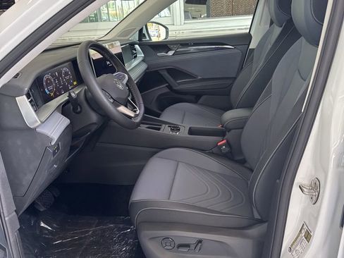 New 2026 Volkswagen Tiguan SE AWD/4WD image 11