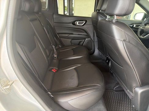 Used 2024 Jeep Compass Latitude w/ Convenience Group AWD/4WD image 23