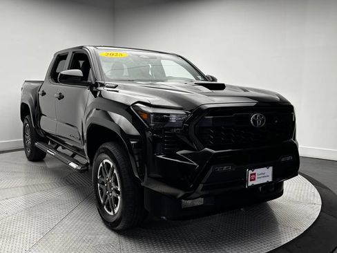 Used 2025 Toyota Tacoma TRD Sport AWD/4WD image 42