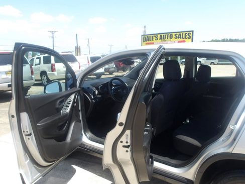 Used 2018 Chevrolet Trax LS FWD image 15