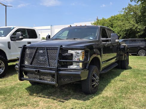 Used 2019 Ford F350 Lariat w/ Lariat Value Package AWD/4WD image 3