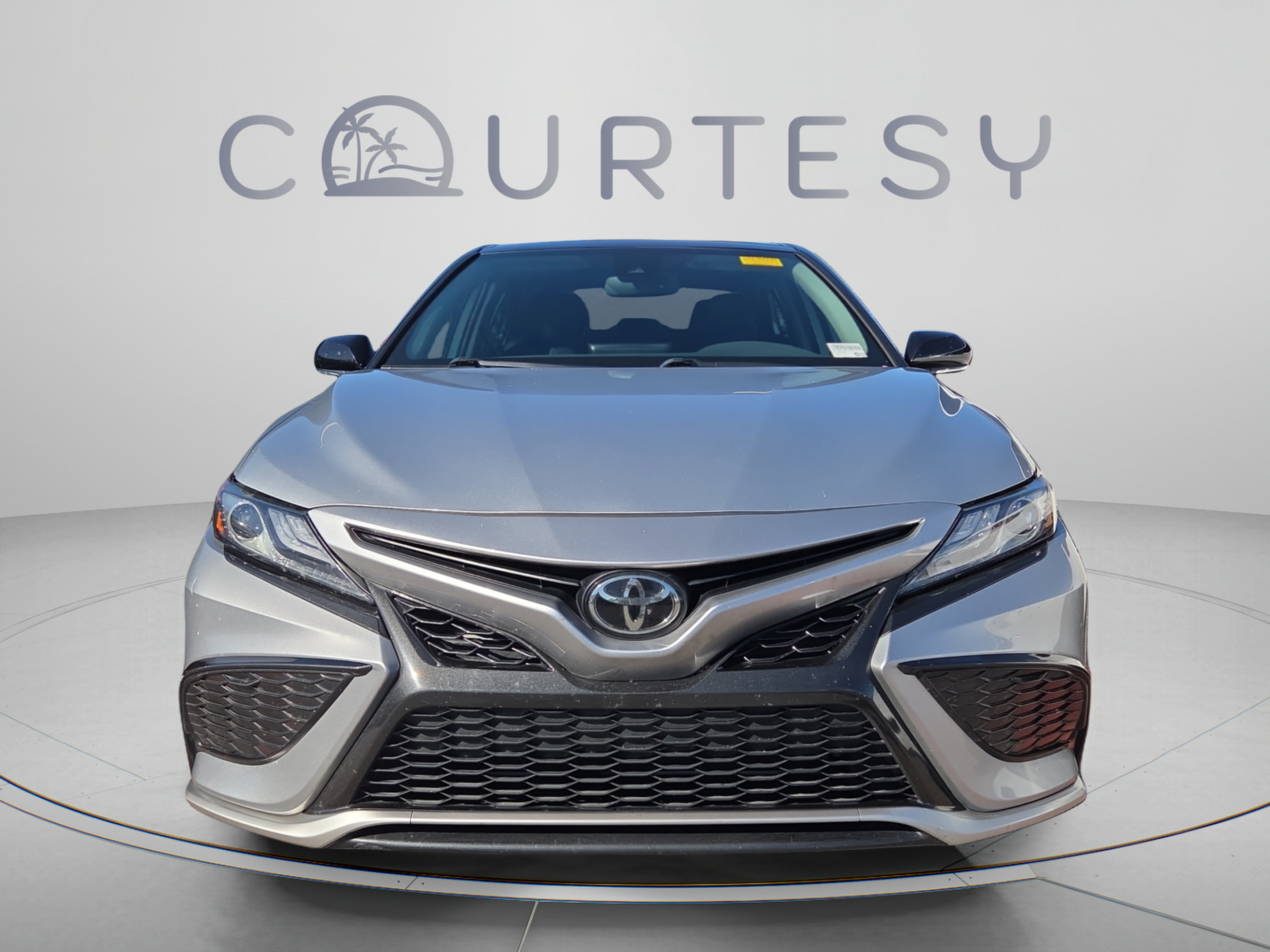 Used 2023 Toyota Camry XSE FWD image 5