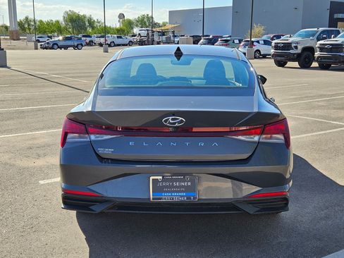 Used 2023 Hyundai Elantra SEL w/ Convenience Package FWD image 4