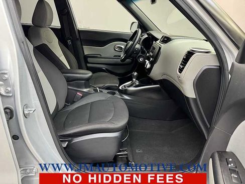 Used 2015 Kia Soul FWD image 19