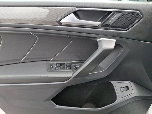 Certified 2024 Volkswagen Tiguan SE w/ Panoramic Sunroof Package AWD/4WD image 16